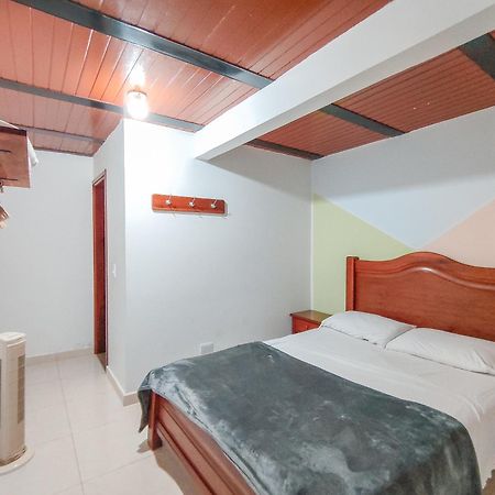 Hotel La Rosa Nautica Club à Guaduas Extérieur photo