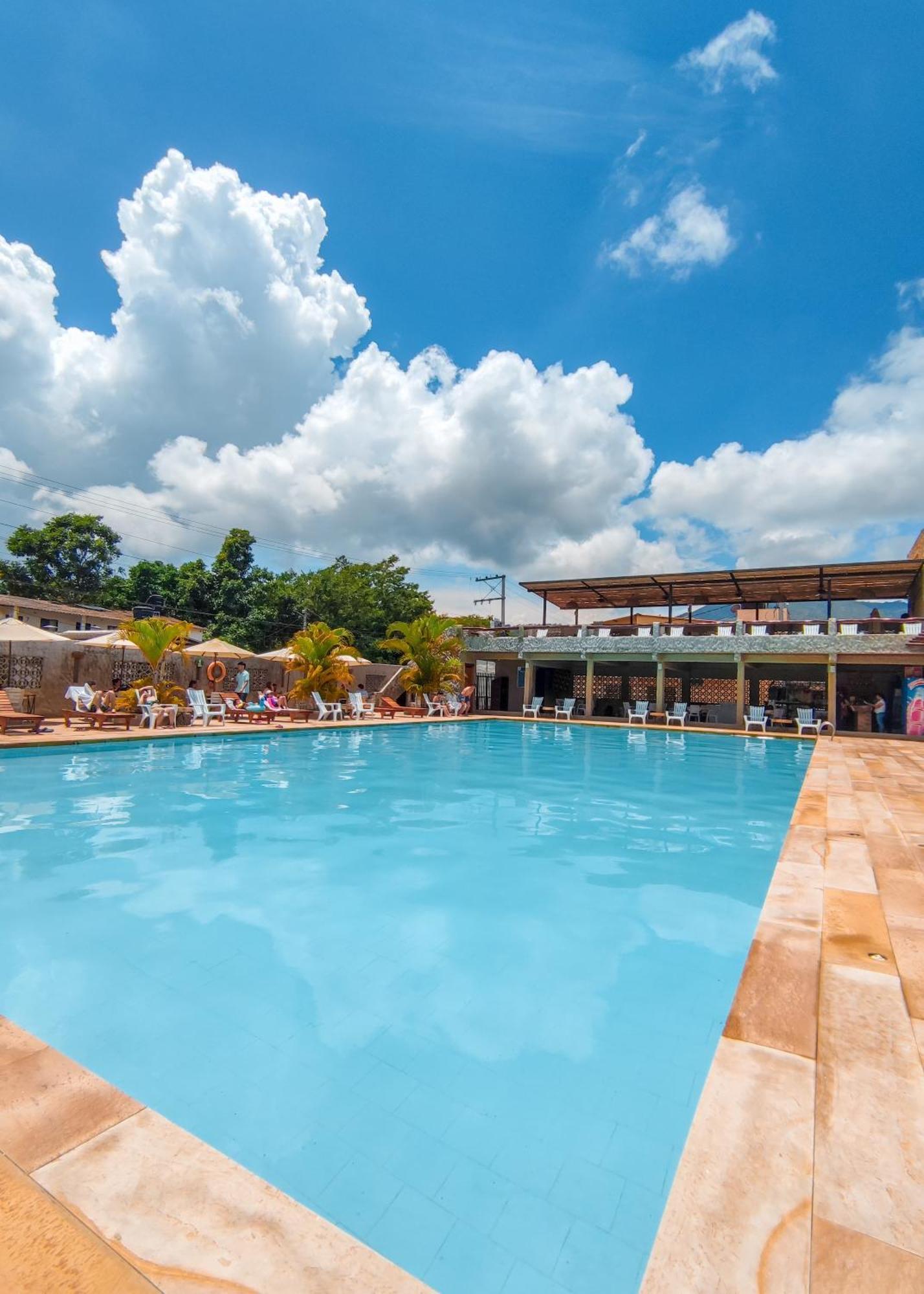 Hotel La Rosa Nautica Club à Guaduas Extérieur photo