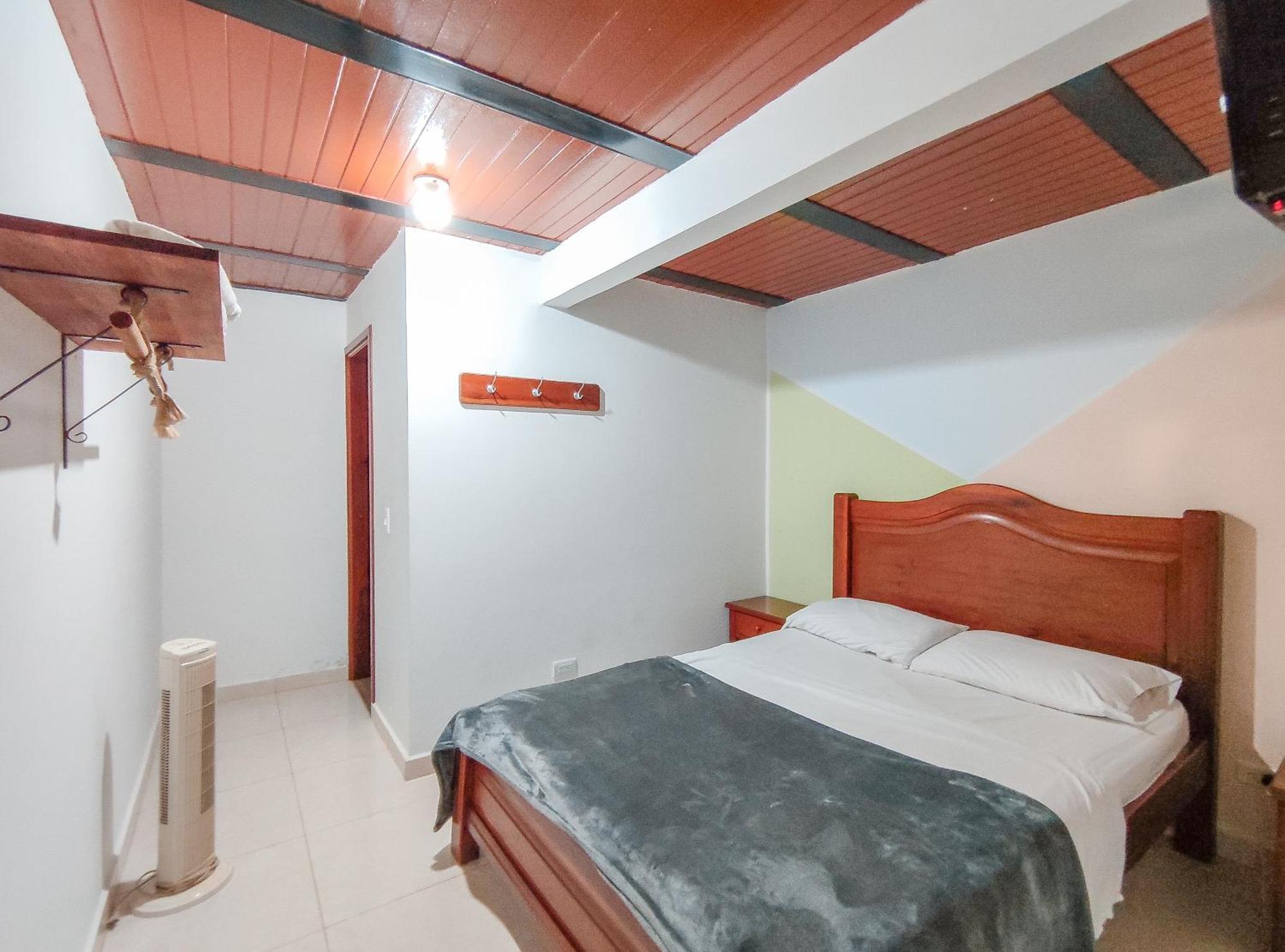 Hotel La Rosa Nautica Club à Guaduas Extérieur photo